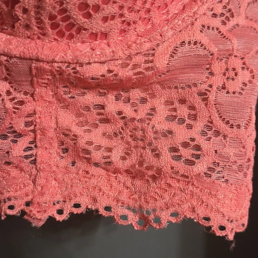 Kiss & Tell Intimates Women's Bra Coral Lacy Underwire‎ Padded Sz 44D EUC